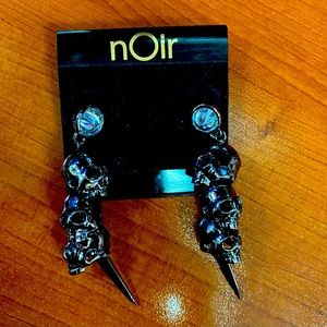 nOir skull earrings